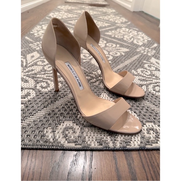 COPY - Manolo Blahnik Patent Leather Heels - Picture 8 of 9